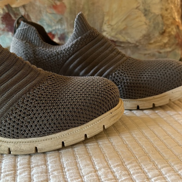 Knit Pull-On Sneakers by Chocolat Blu Women’s Size 8. - Picture 2 of 7